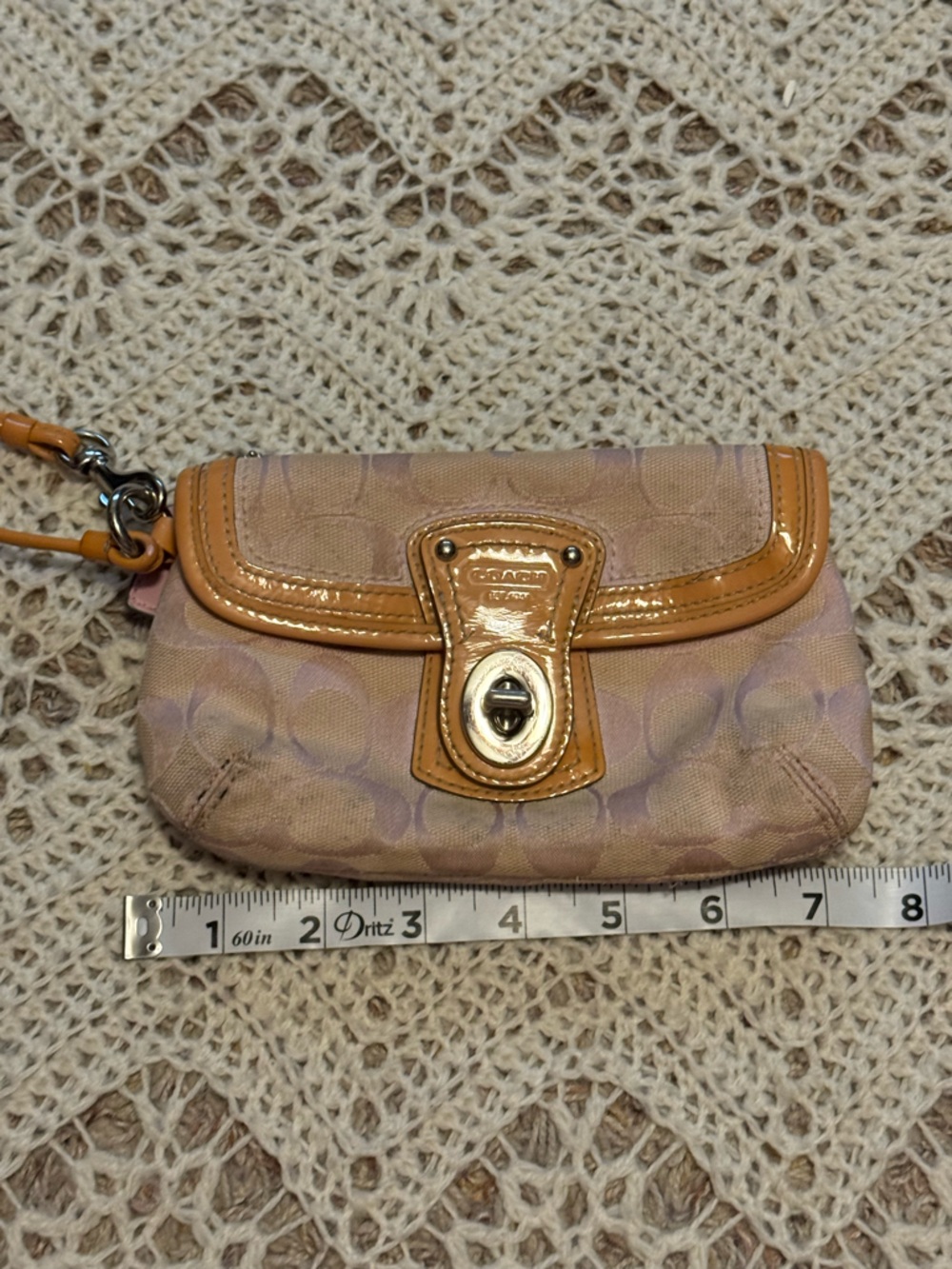 Vintage Coach Legacy Signature Turnlock Flap Wristlet Pink Jacquard Tan Leather - Picture 8 of 9
